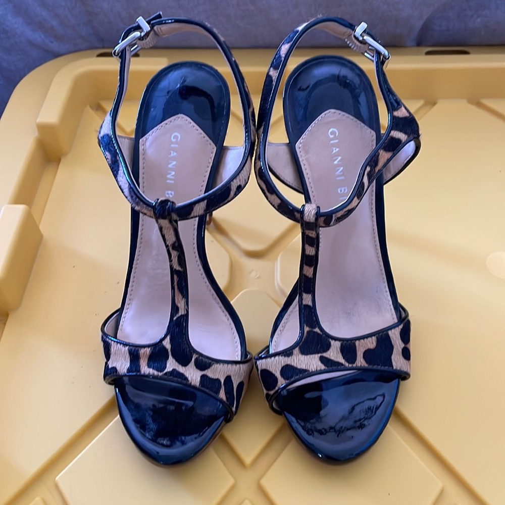 Gianni Bini cheetah sandal heels
